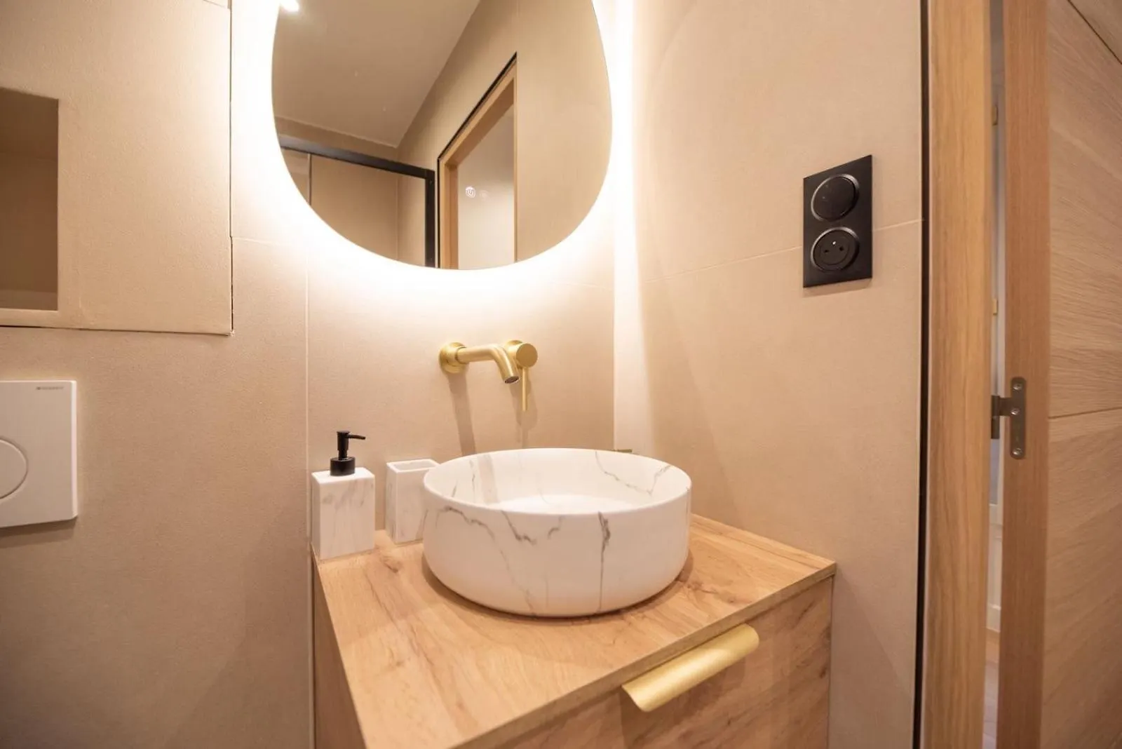 Cia - Rue De L'Etoile Haven, 4P Apartment Paris 0*,  France